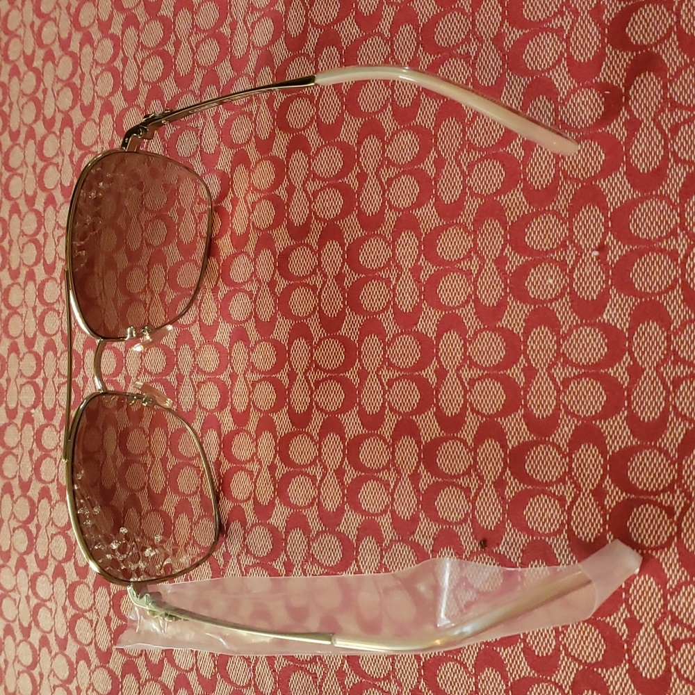 Signature Front Sunglasses - Picture 10 of 12